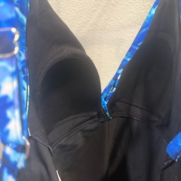 MIRACLE SUIT Dream Shaper Blue Patterned Women's One Piece Swimsuit Size 14 NWT - Picture 4 of 9